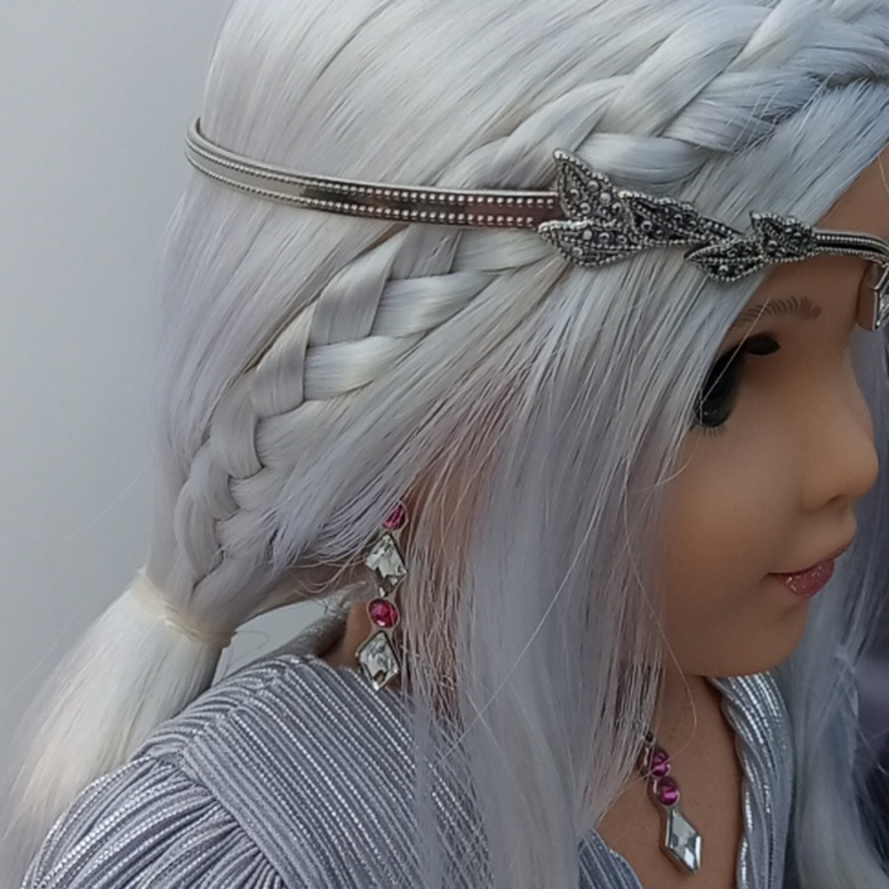 American Girl 2023 Shimmering Silver Holiday Collector Series Doll - Picture 9 of 16